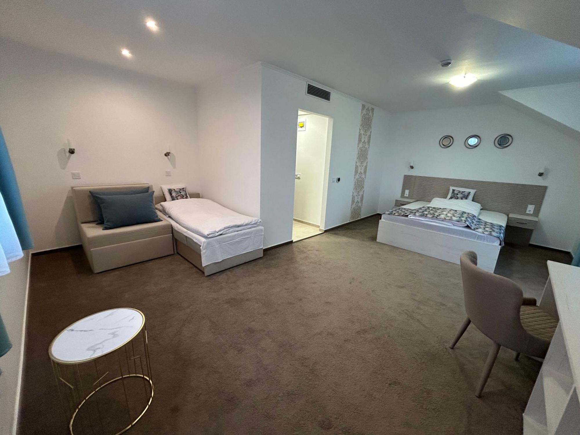 Danelis Hotel Edelény Dış mekan fotoğraf
