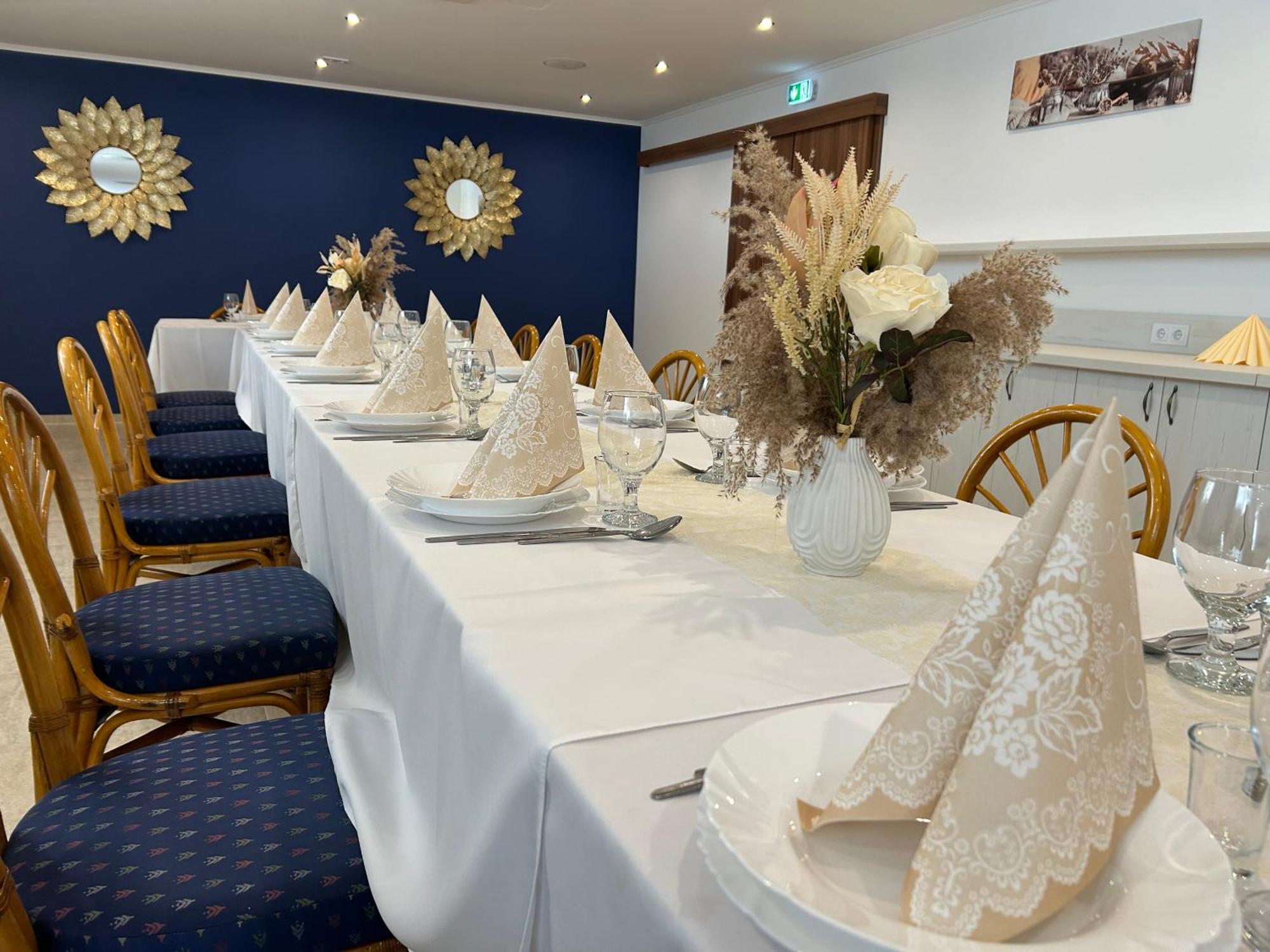 Danelis Hotel Edelény Dış mekan fotoğraf