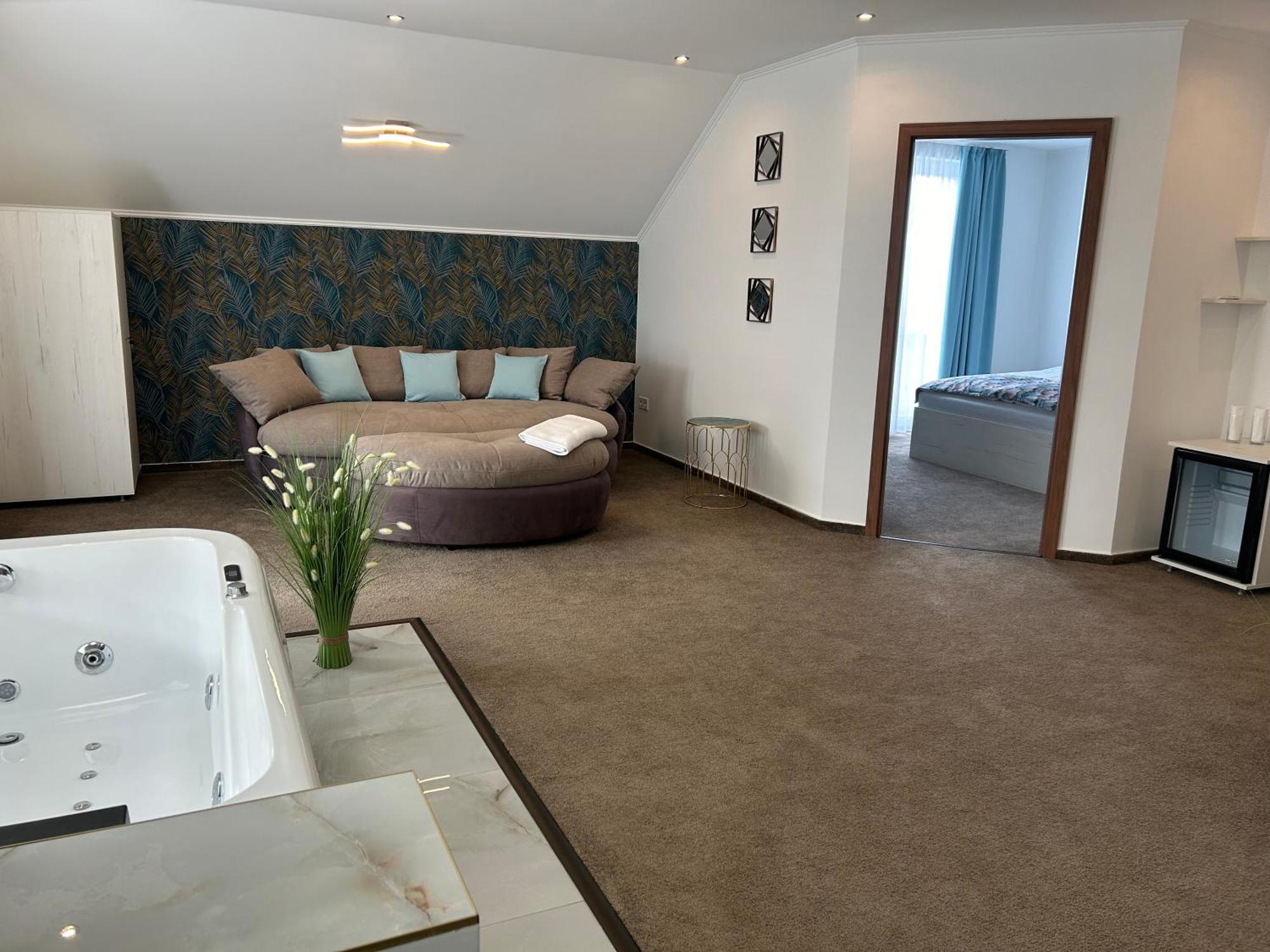 Danelis Hotel Edelény Dış mekan fotoğraf