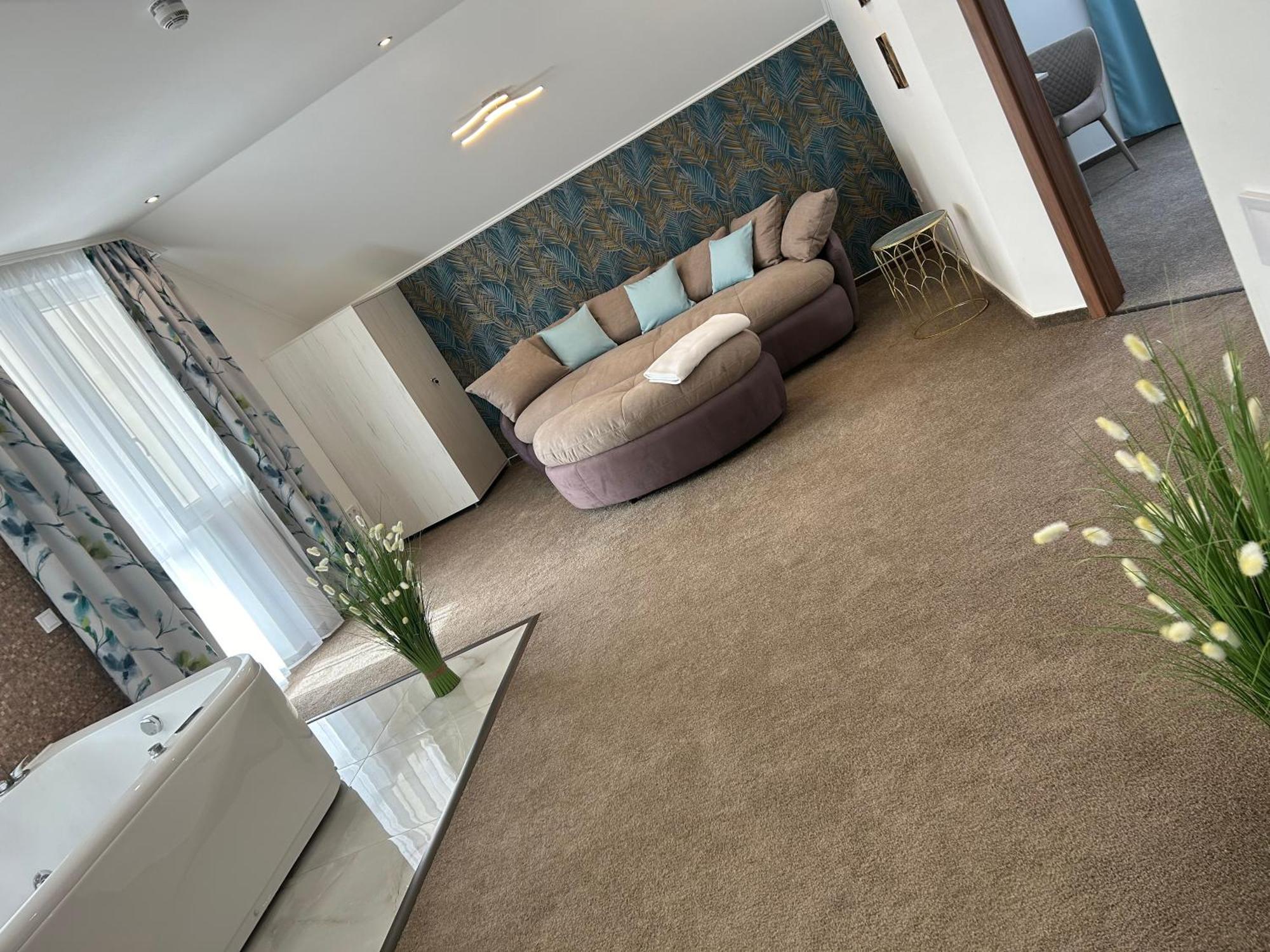 Danelis Hotel Edelény Dış mekan fotoğraf