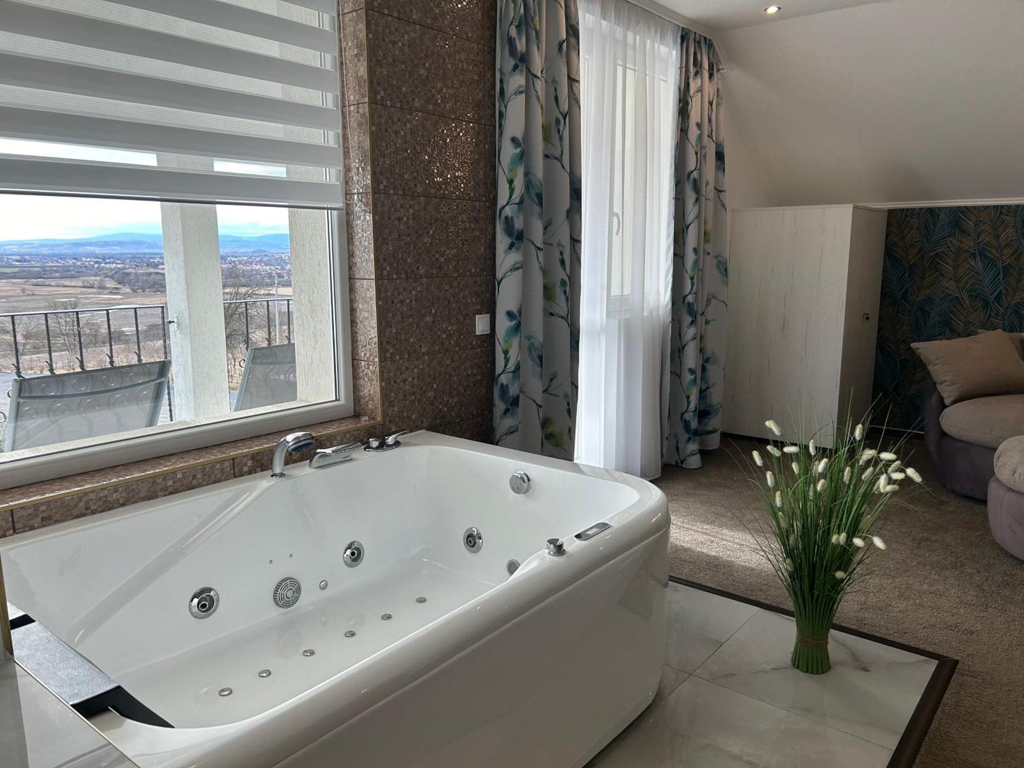 Danelis Hotel Edelény Dış mekan fotoğraf