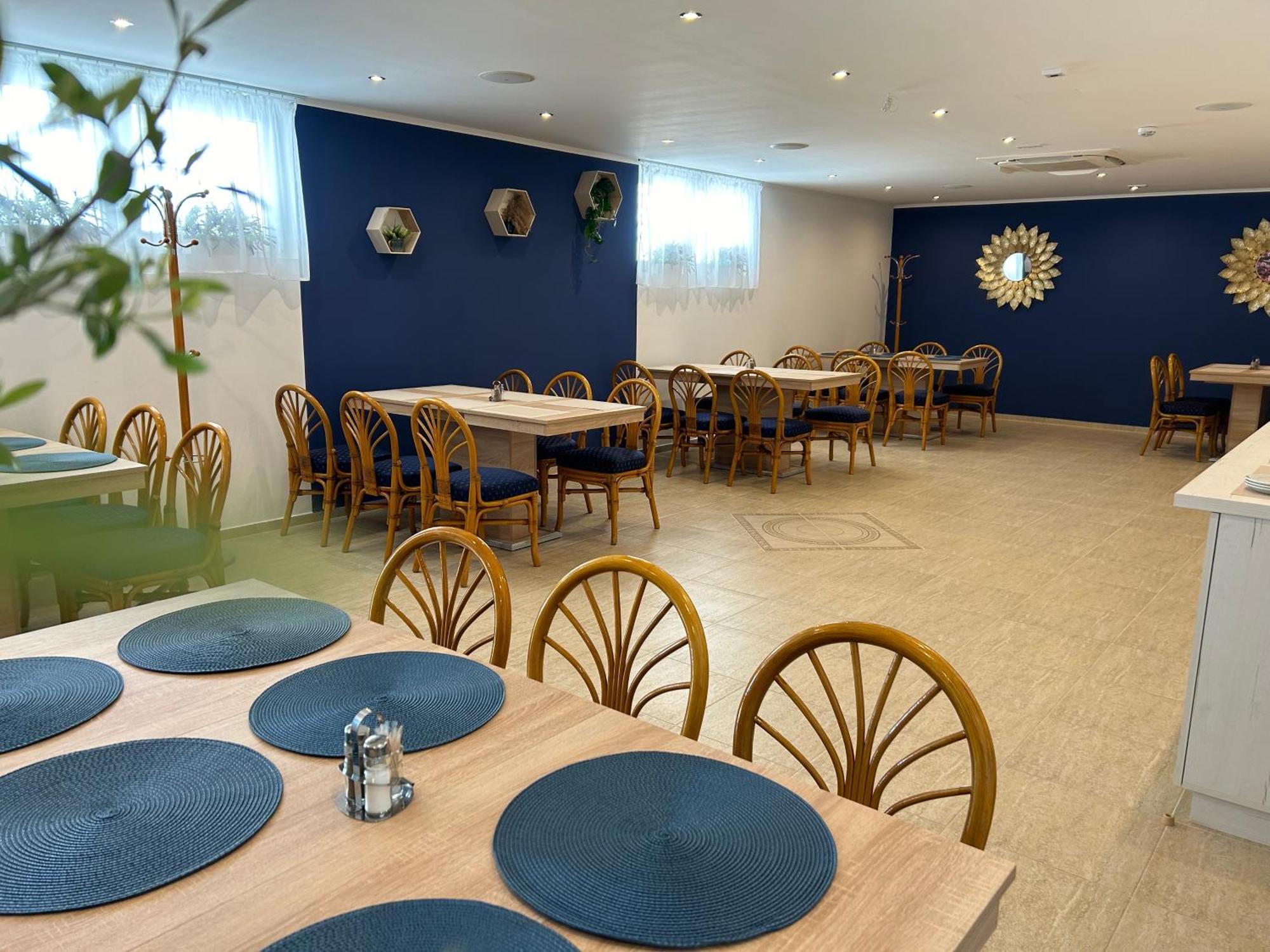 Danelis Hotel Edelény Dış mekan fotoğraf