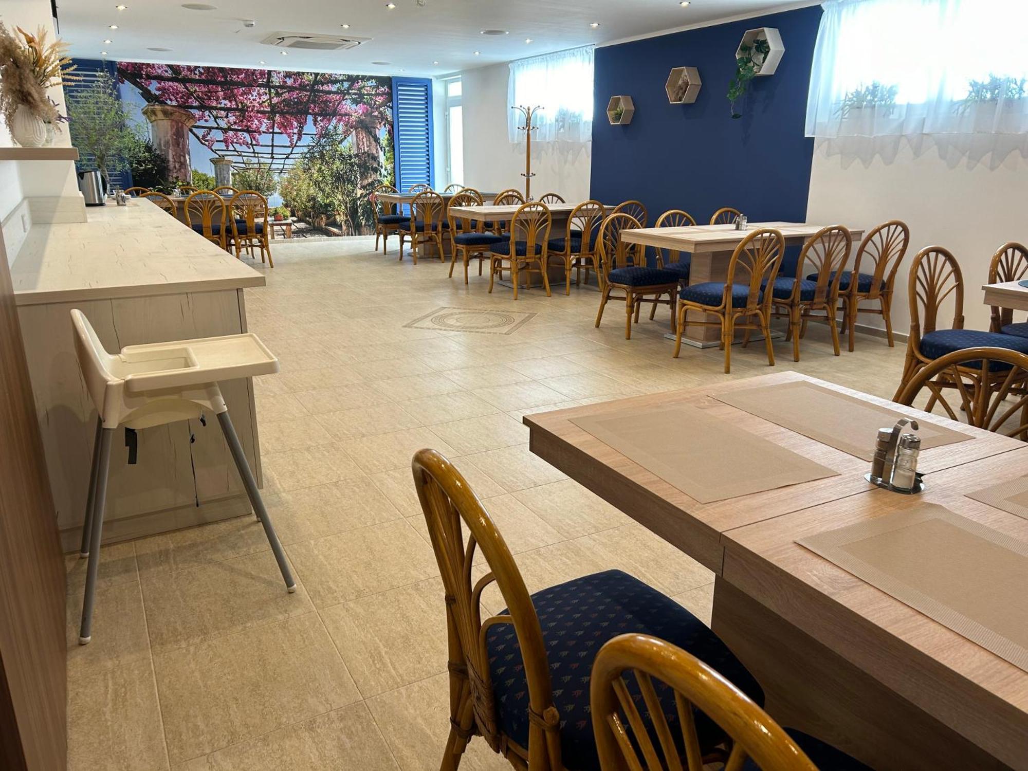 Danelis Hotel Edelény Dış mekan fotoğraf