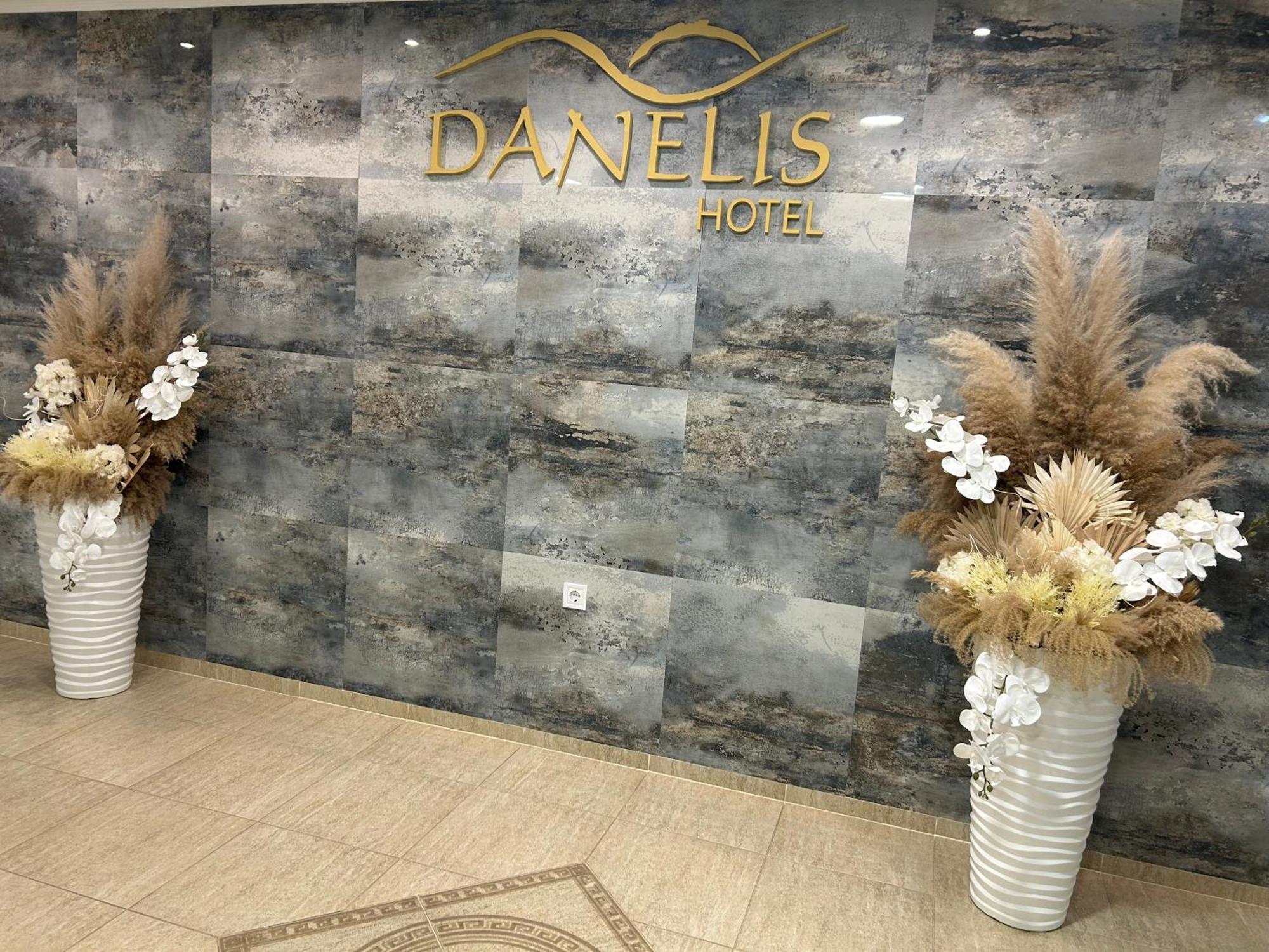 Danelis Hotel Edelény Dış mekan fotoğraf