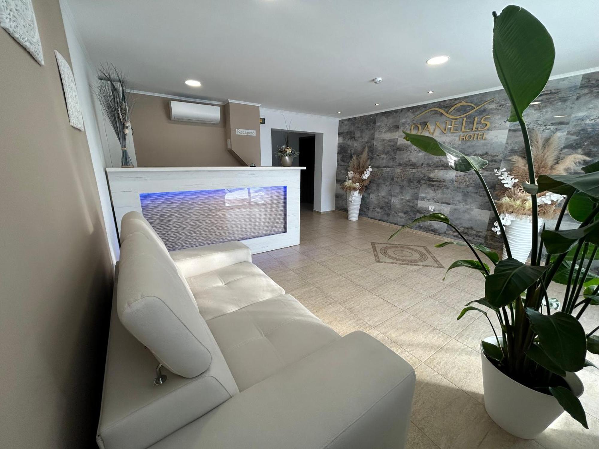 Danelis Hotel Edelény Dış mekan fotoğraf