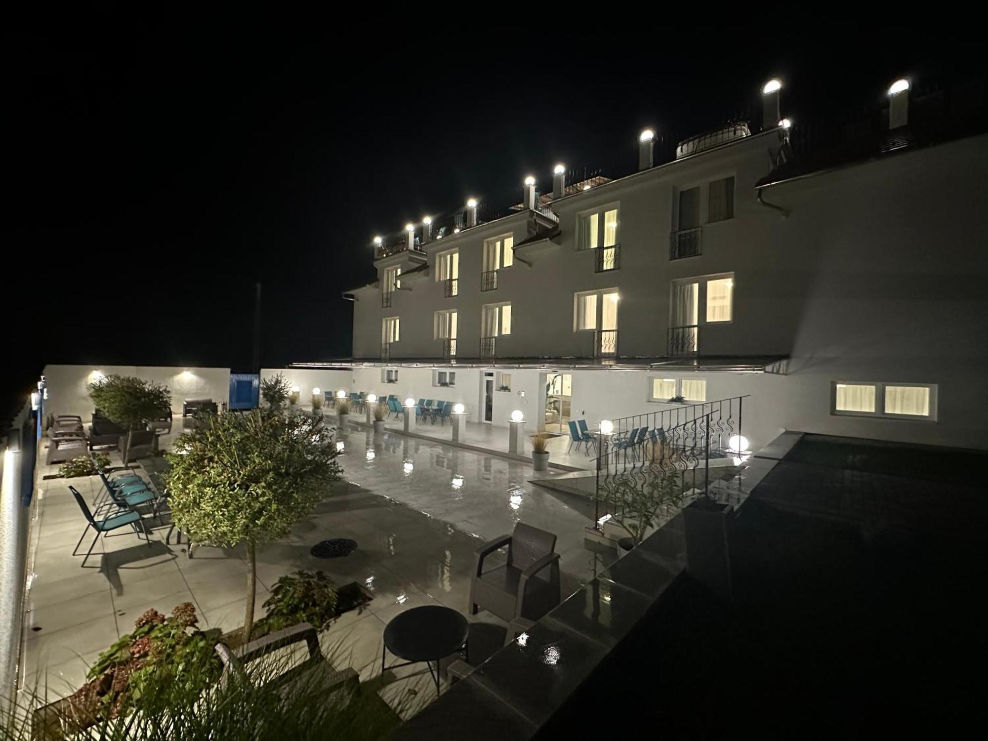 Danelis Hotel Edelény Dış mekan fotoğraf